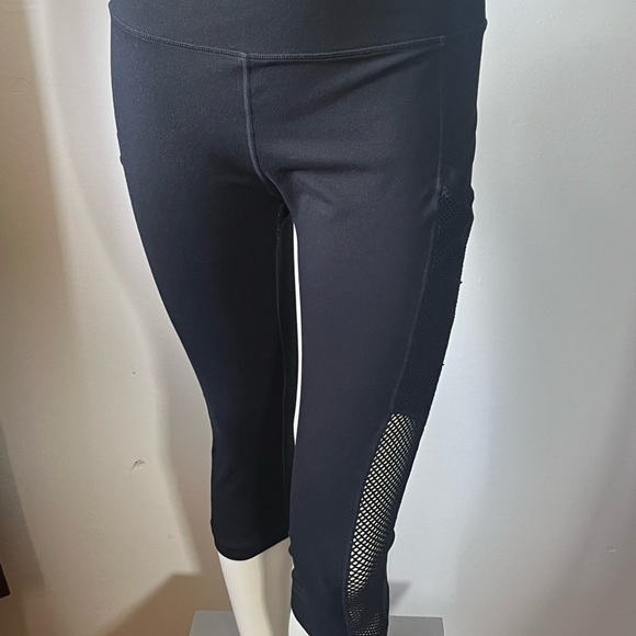 Fabletics Black Capris - Picture 4 of 8